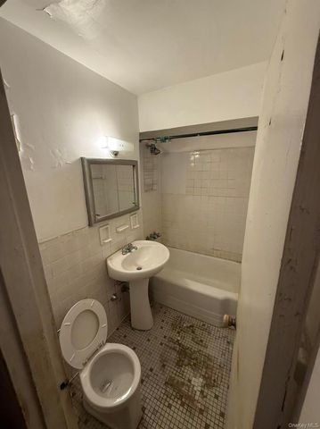 4242 Colden Street C15, Flushing, NY 11355