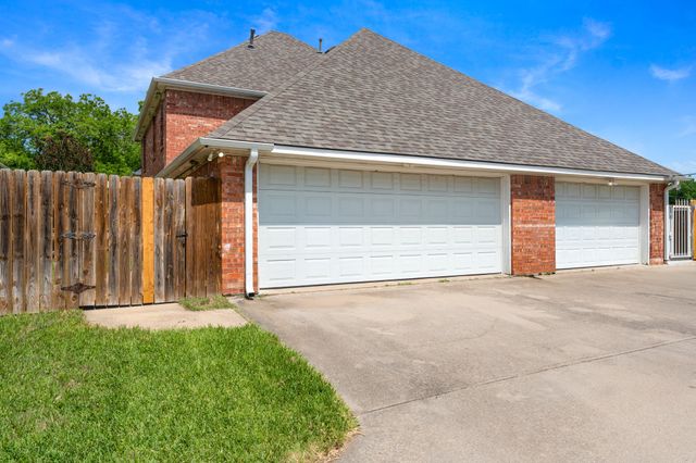 324 N Tolbert Avenue, Sherman, TX 75092
