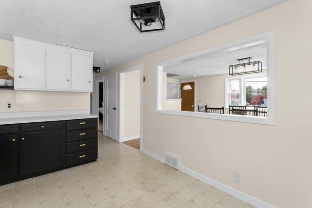 15 Mayflower Road, Norwood, MA 02062