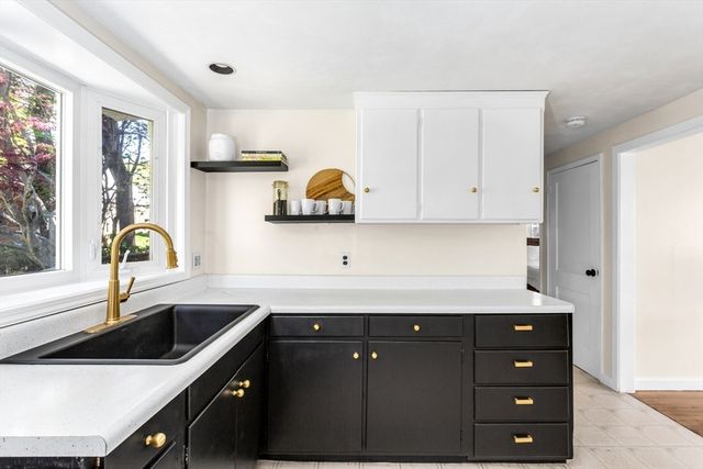 15 Mayflower Road, Norwood, MA 02062