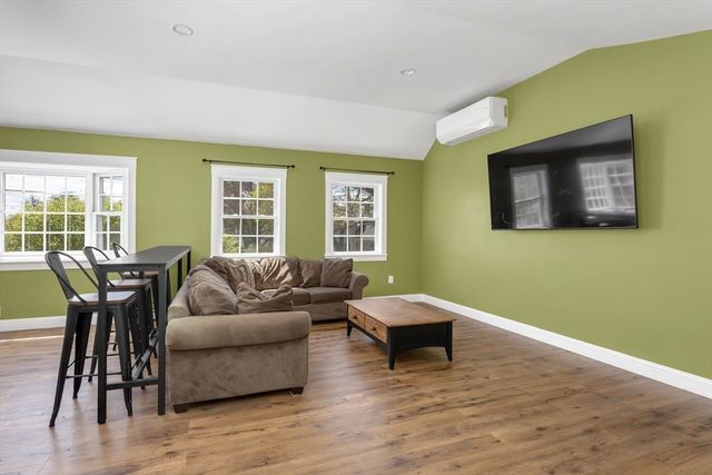 15 Mayflower Road, Norwood, MA 02062