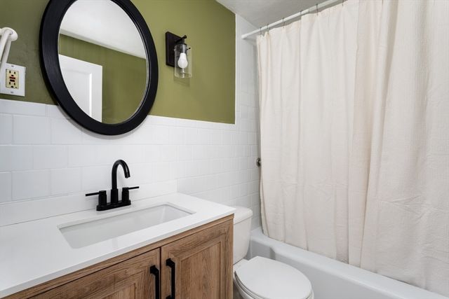 15 Mayflower Road, Norwood, MA 02062