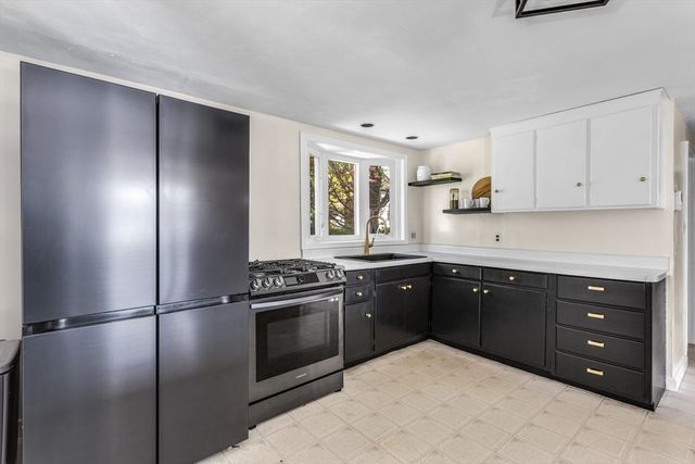 15 Mayflower Road, Norwood, MA 02062