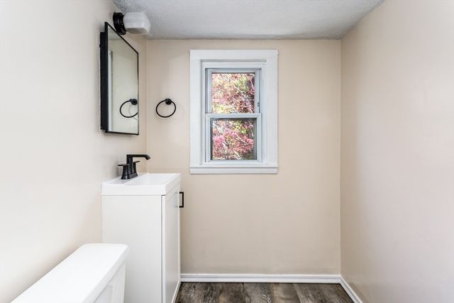 15 Mayflower Road, Norwood, MA 02062
