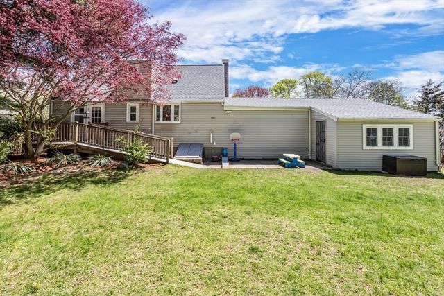 15 Mayflower Road, Norwood, MA 02062