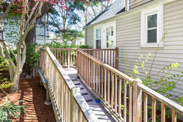 15 Mayflower Road, Norwood, MA 02062