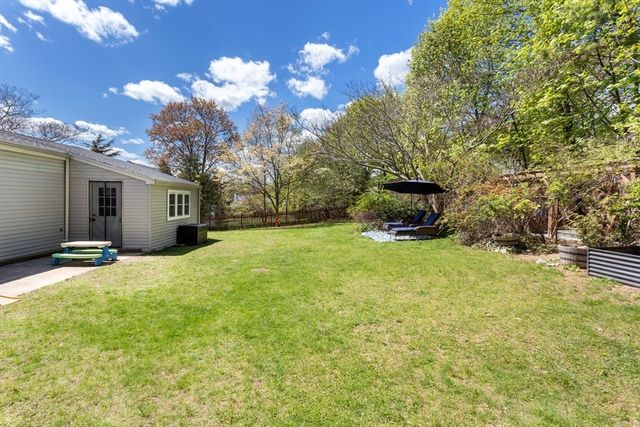 15 Mayflower Road, Norwood, MA 02062