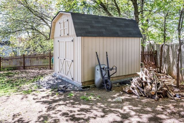 15 Mayflower Road, Norwood, MA 02062