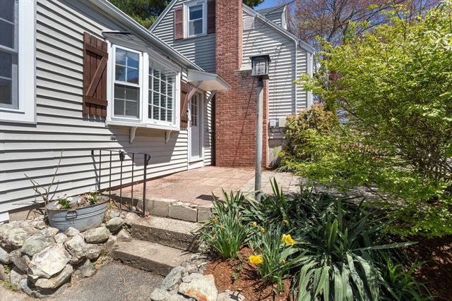 15 Mayflower Road, Norwood, MA 02062