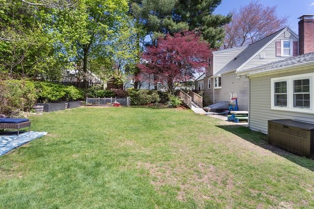 15 Mayflower Road, Norwood, MA 02062