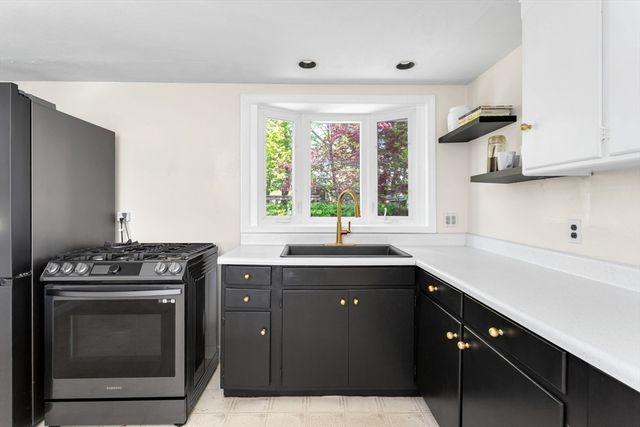 15 Mayflower Road, Norwood, MA 02062