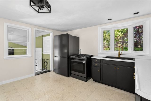 15 Mayflower Road, Norwood, MA 02062
