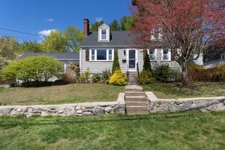 15 Mayflower Road, Norwood, MA 02062
