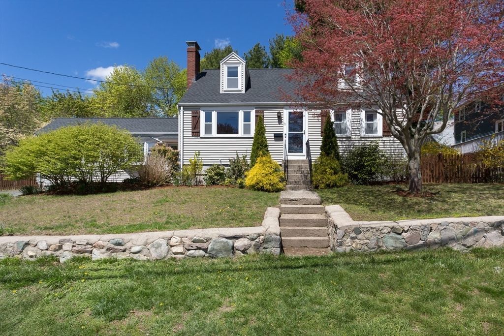 15 Mayflower Road, Norwood, MA 02062