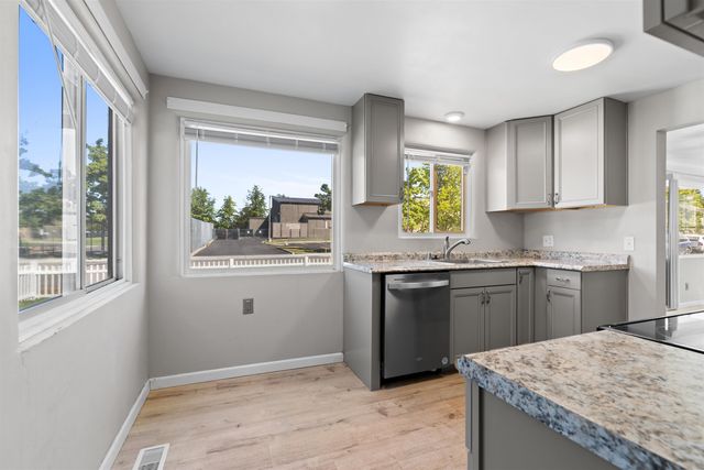 934 E Montgomery Ave, Spokane, WA 99207