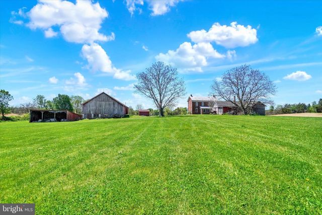 807 CHERRY LN, Dover, PA 17315