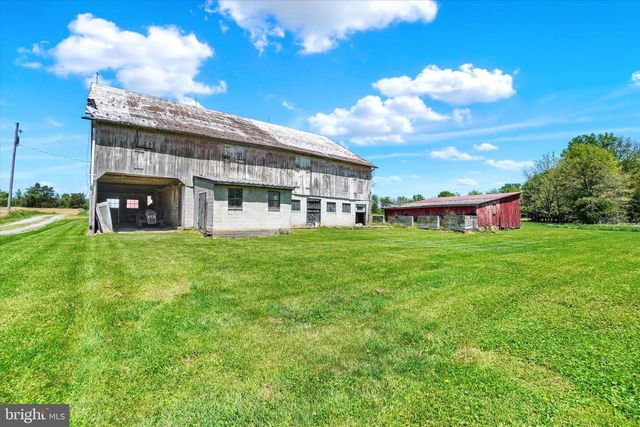807 CHERRY LN, Dover, PA 17315