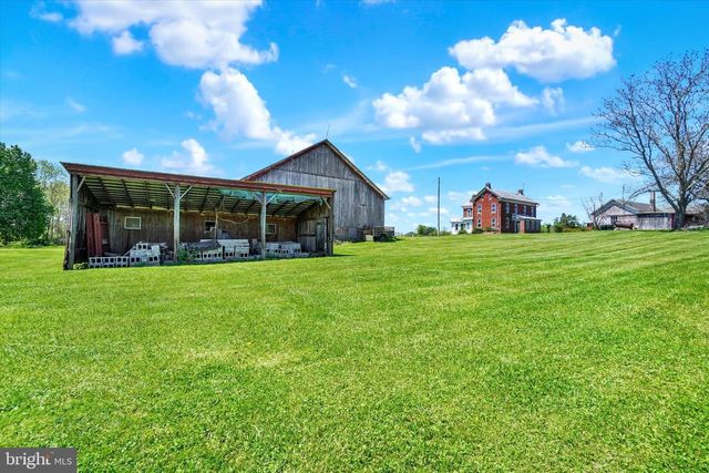 807 CHERRY LN, Dover, PA 17315