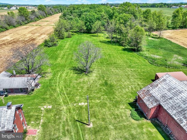 807 CHERRY LN, Dover, PA 17315