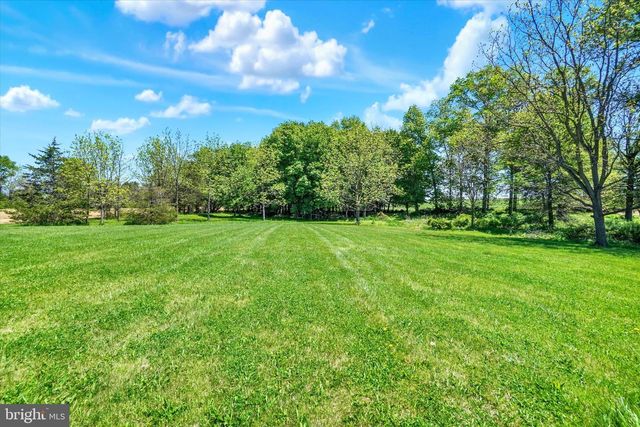 807 CHERRY LN, Dover, PA 17315