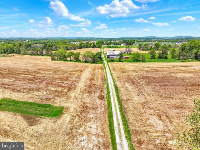 807 CHERRY LN, Dover, PA 17315
