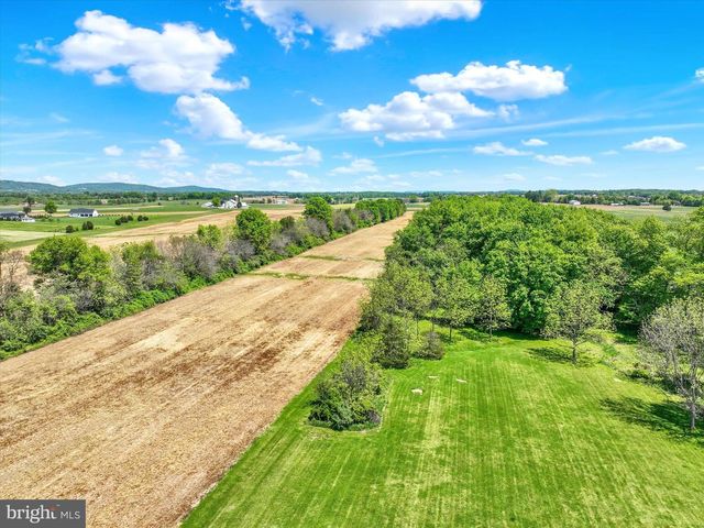 807 CHERRY LN, Dover, PA 17315