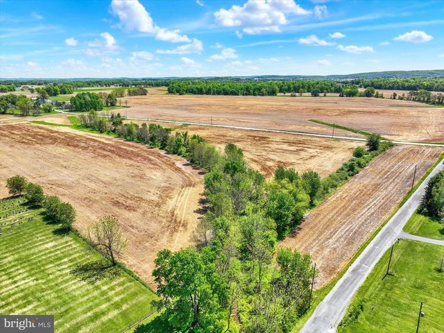 807 CHERRY LN, Dover, PA 17315
