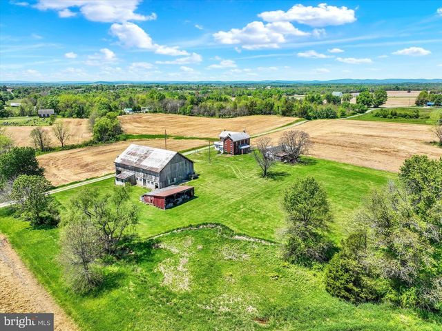 807 CHERRY LN, Dover, PA 17315