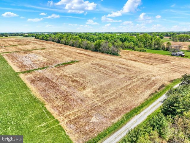 807 CHERRY LN, Dover, PA 17315