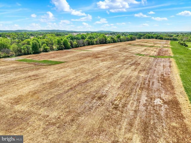 807 CHERRY LN, Dover, PA 17315
