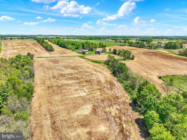 807 CHERRY LN, Dover, PA 17315