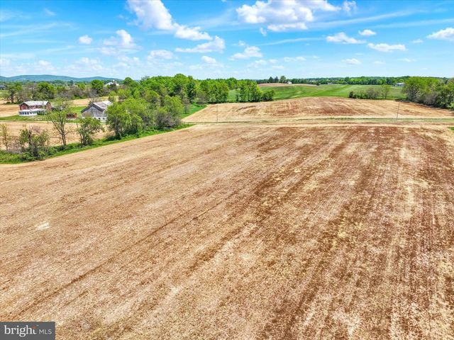 807 CHERRY LN, Dover, PA 17315