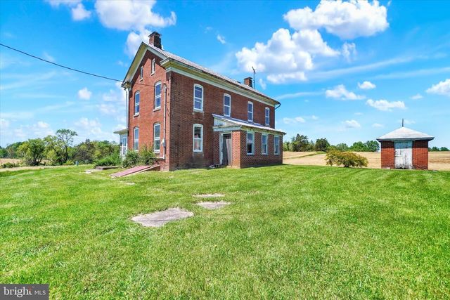 807 CHERRY LN, Dover, PA 17315