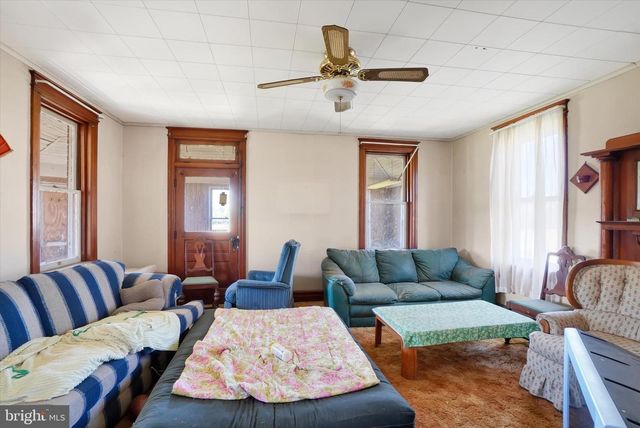 807 CHERRY LN, Dover, PA 17315
