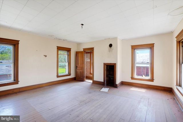 807 CHERRY LN, Dover, PA 17315