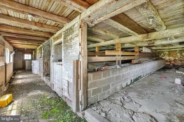 807 CHERRY LN, Dover, PA 17315