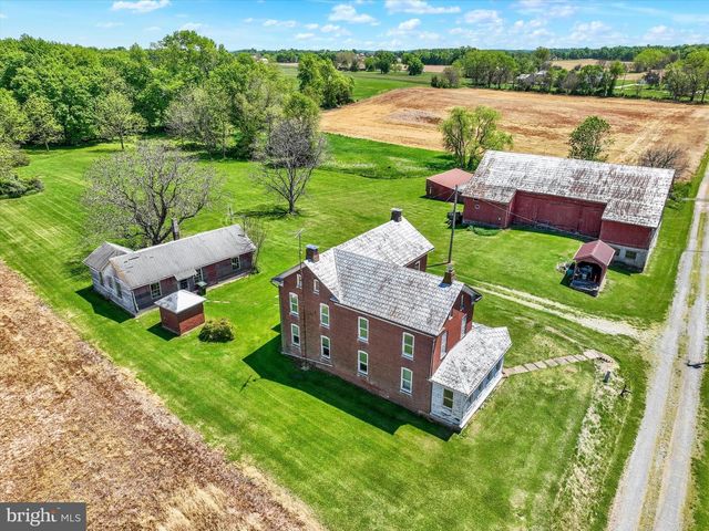 807 CHERRY LN, Dover, PA 17315