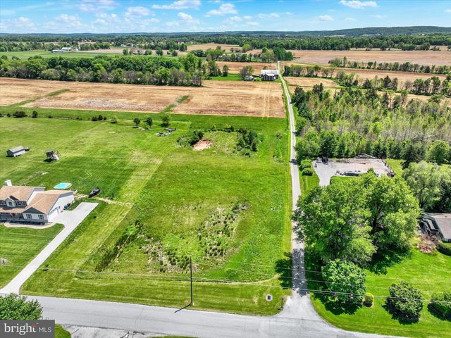 807 CHERRY LN, Dover, PA 17315