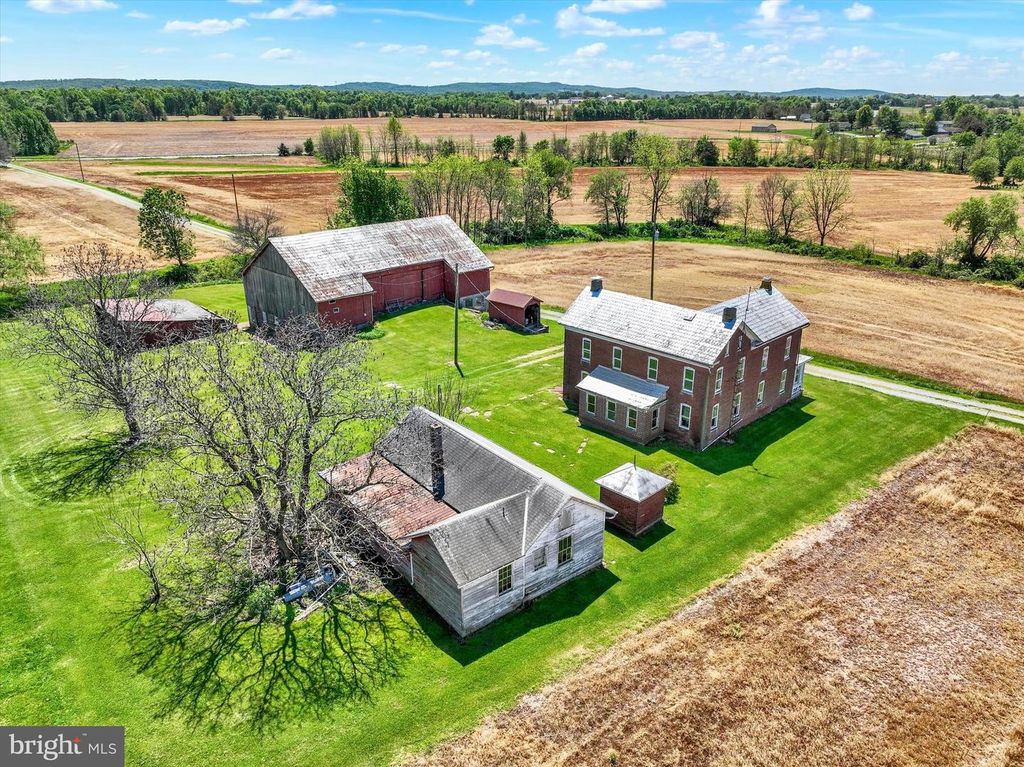 807 CHERRY LN, Dover, PA 17315