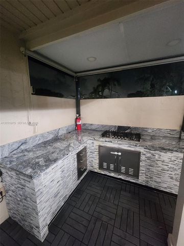 6376 NW 170th Ln 6376, Hialeah, FL 33015