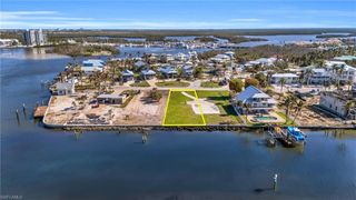 922 San Carlos DR, Fort Myers Beach, FL 33931