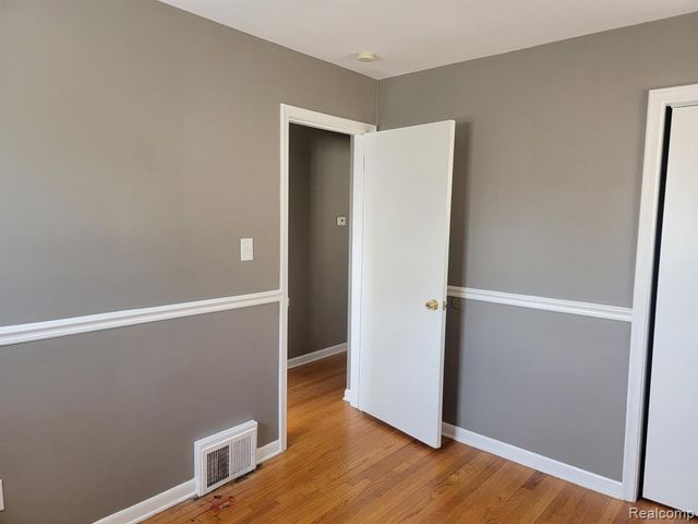 24312 Flower Avenue, Eastpointe, MI 48021