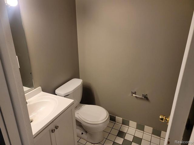 24312 Flower Avenue, Eastpointe, MI 48021