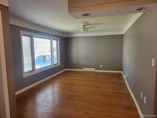 24312 Flower Avenue, Eastpointe, MI 48021