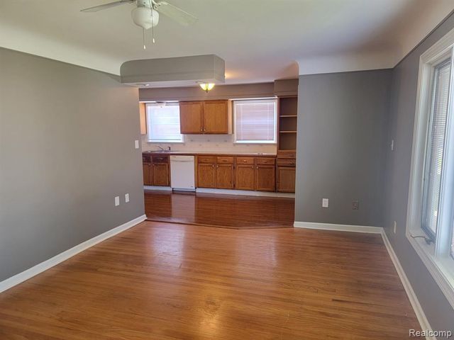24312 Flower Avenue, Eastpointe, MI 48021