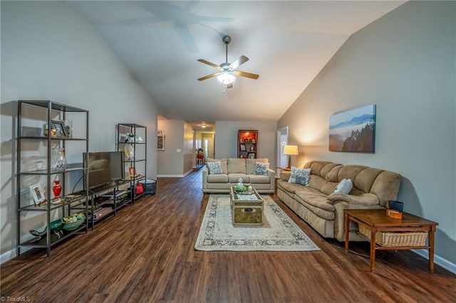 4590 River Gate Drive, Clemmons, NC 27012