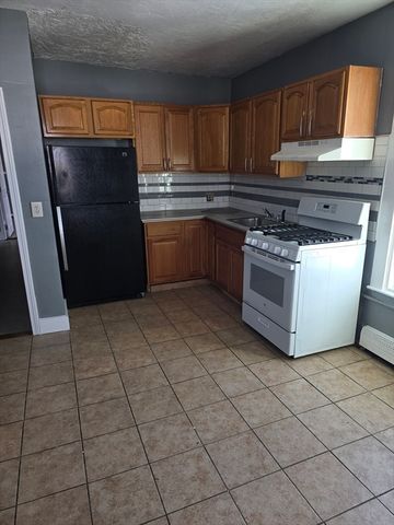 555 Main St 3, Brockton, MA 02301