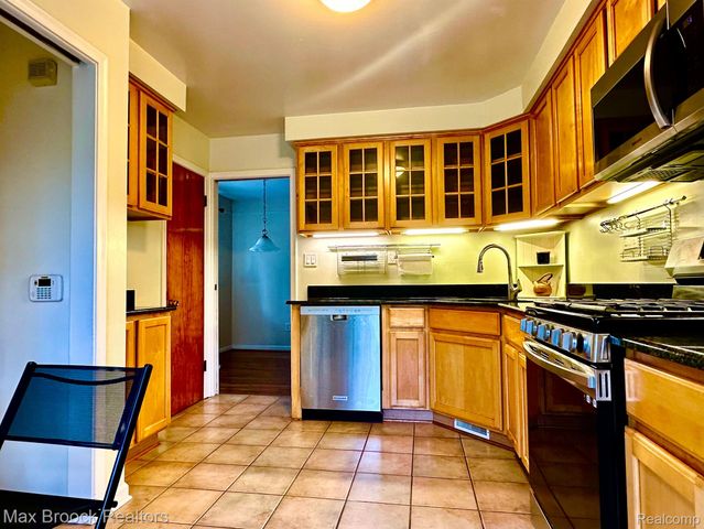 1619 POPLAR Avenue, Royal Oak, MI 48073