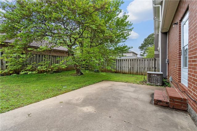 1839 N Hunters Ridge, Fayetteville, AR 72701