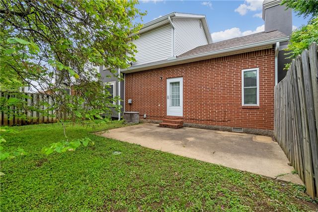 1839 N Hunters Ridge, Fayetteville, AR 72701